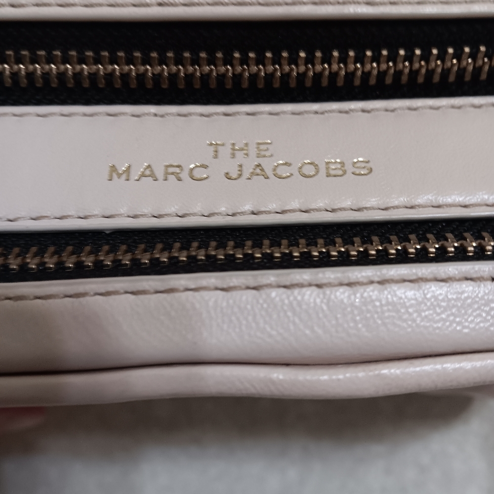 Marc Jacobs Quilted Softshot